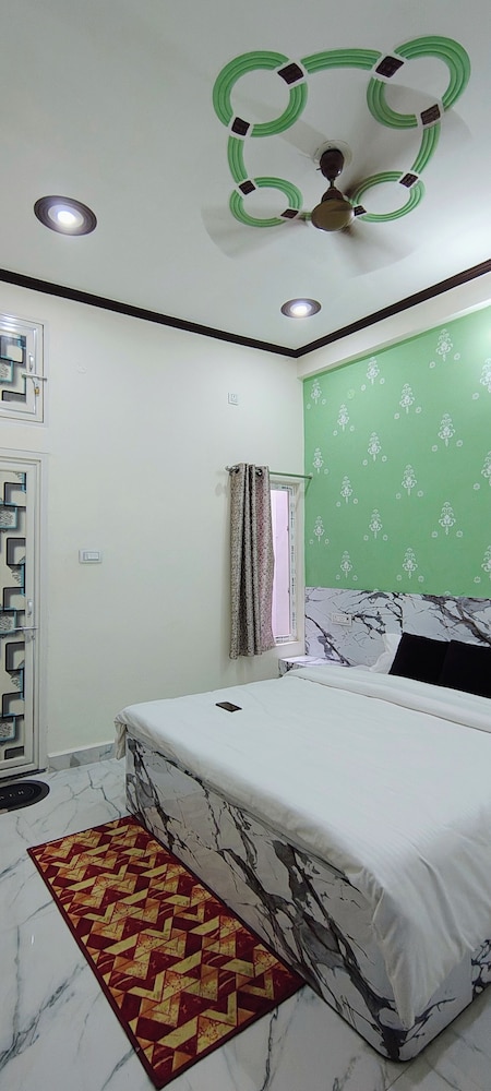 Yash Paying Guest House