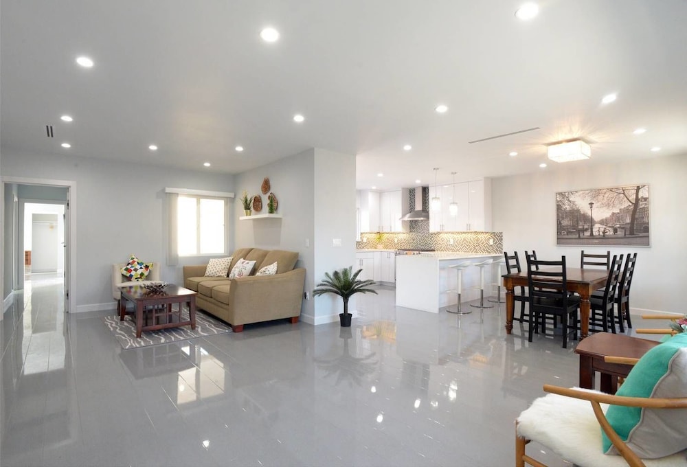 North Hollywood Vacations - Bright Spacious Family House Near Universal Studios - Property Image 14