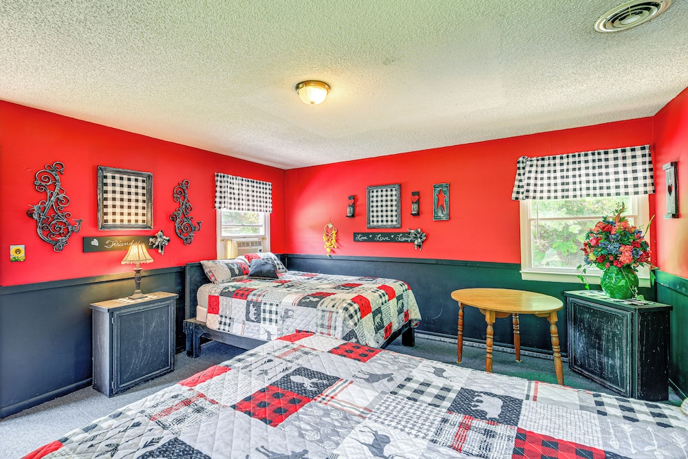 1 Mi to Hatfield-mccoy Trails: Apt in Matewan