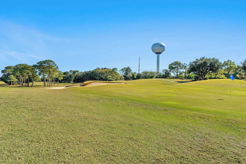 Miramar Beach Studio w/ Pool, Tennis & Walk to Beach Luau Eastern Sky