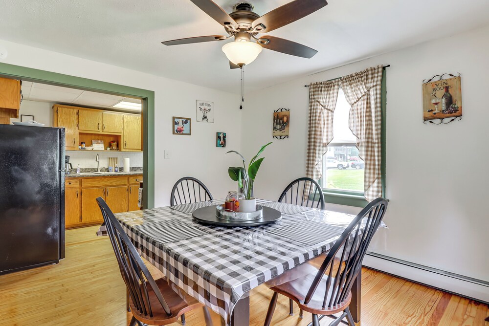 Walk to Saylors Lake: Townhome w/ Shared Perks!