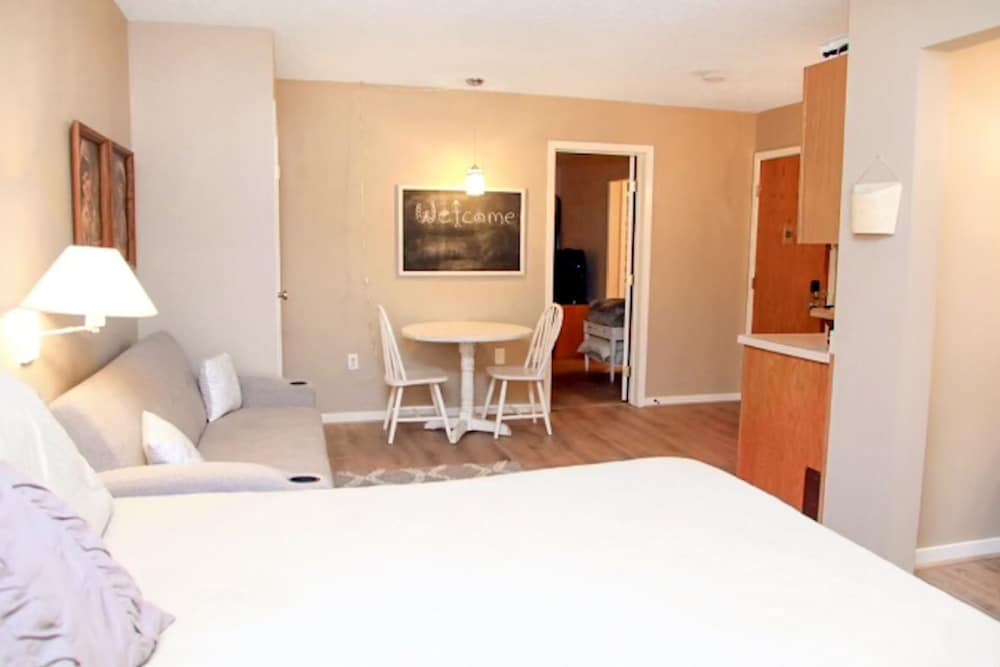 Shanty Creek 2bd 2ba Adjoining Rooms Ski-golf