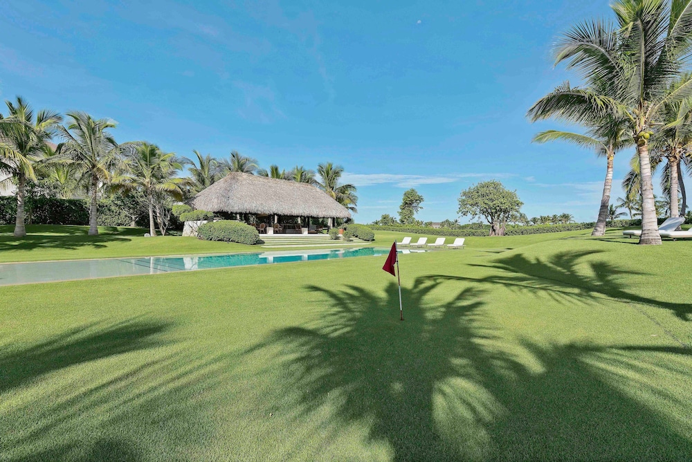 Magnificent 5BR Modern Tropical Villa With Pool