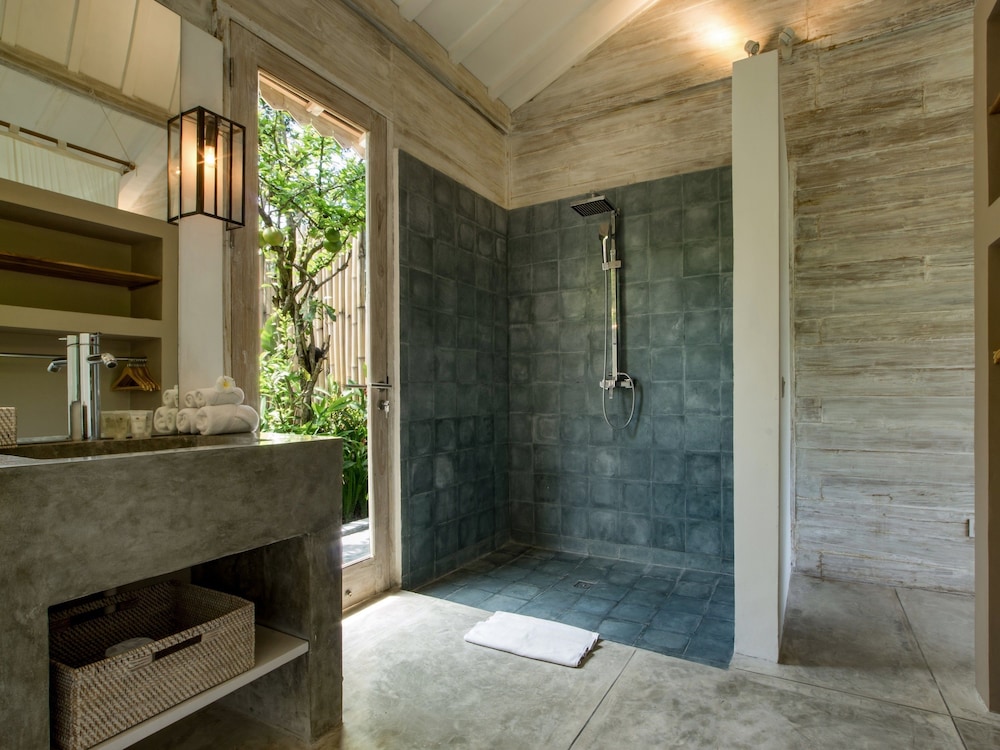 Mannao Estate by Villa Finder