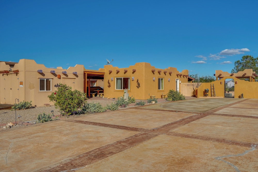 55-plus Desert Oasis in Benson w/ Mountain Views