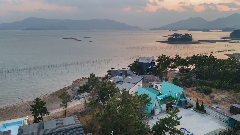 Sacheon Ara Private Pool Villa