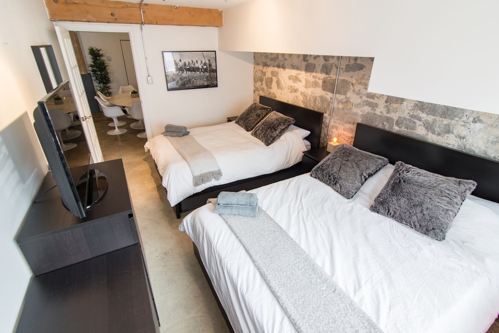 1821 Industrial Loft in Old Port by Nuage - Image 3