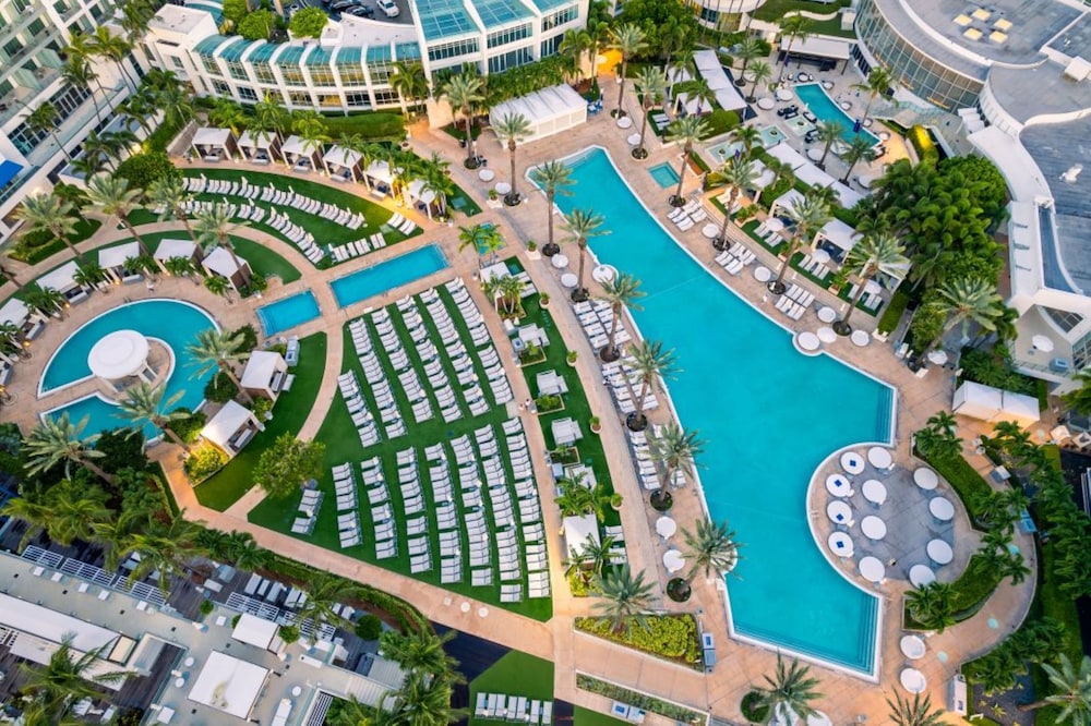 FontaineBleau Resort Balcony w/ Ocean plus Bay View