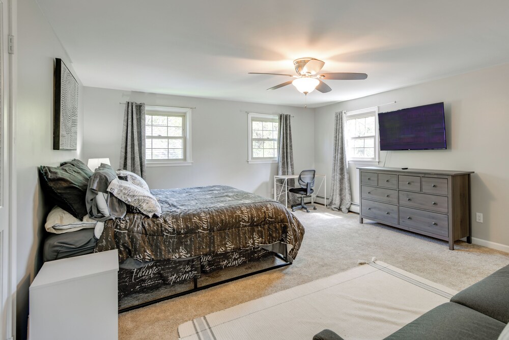 1 Mi to Lake Erie: Family-friendly Angola Home!
