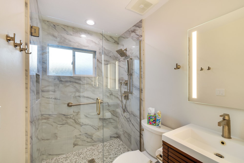 4 Mi to Dtwn San Jose: Sleek & Modern Duplex!