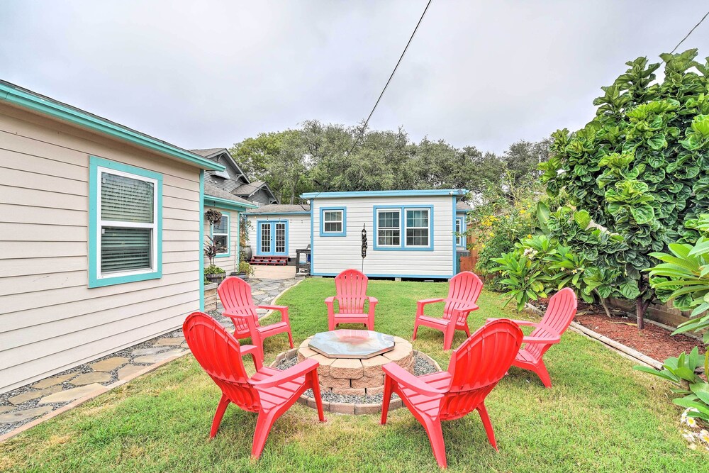 Galveston Group Getaway w/ Private Yard + Fire Pit