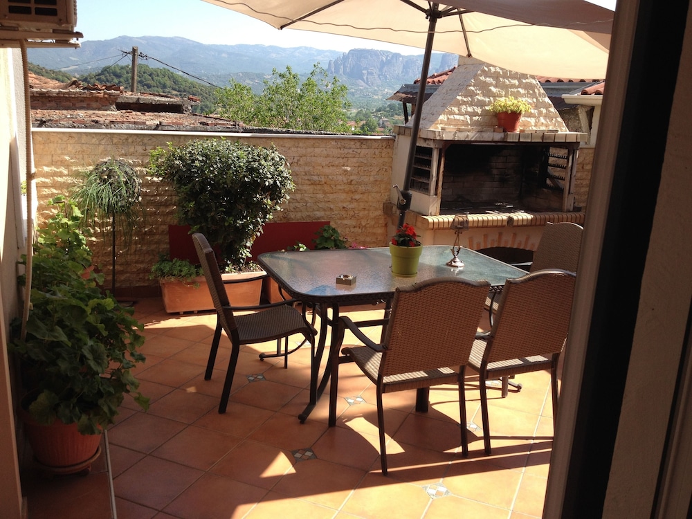 Luxury Family Villa near Meteora view 3
