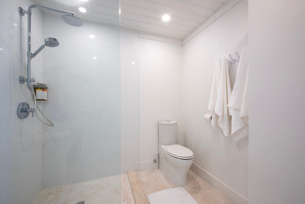 Veselka - Remodeled Home On Double Bay Beach 3 Bedroom Home