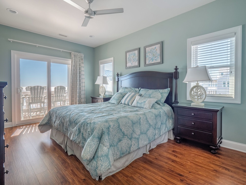 Sandy Feet by Topsail Realty