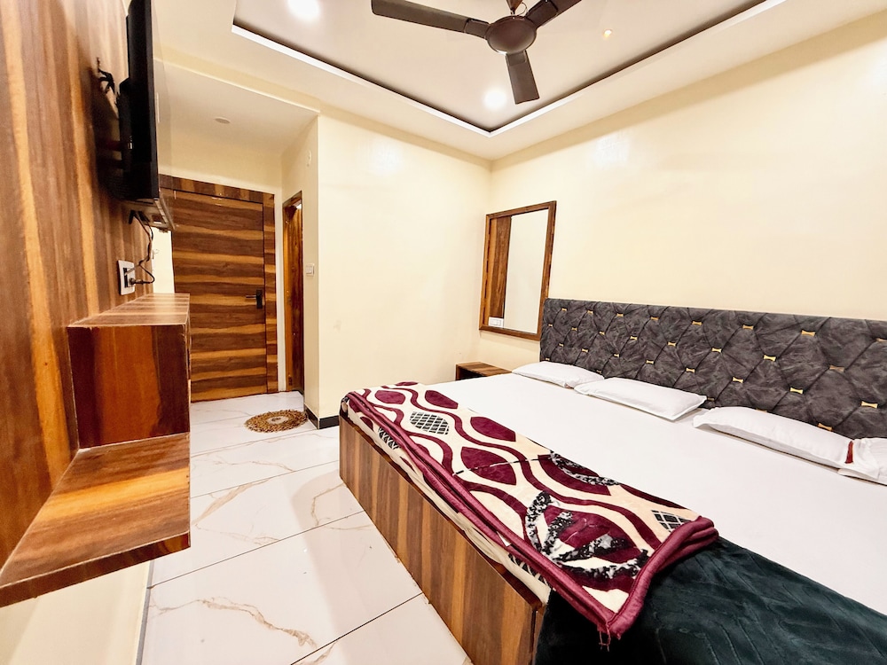 Hotel DMD Inn near Temple & Rail Staion