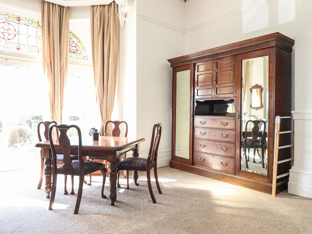 Ismay Dining Room Suite - Titanic Interest