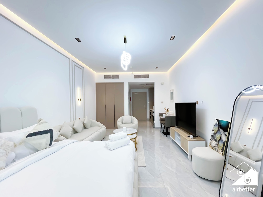 Relaxing ST Getaway Balcony, Pool & Gym Access