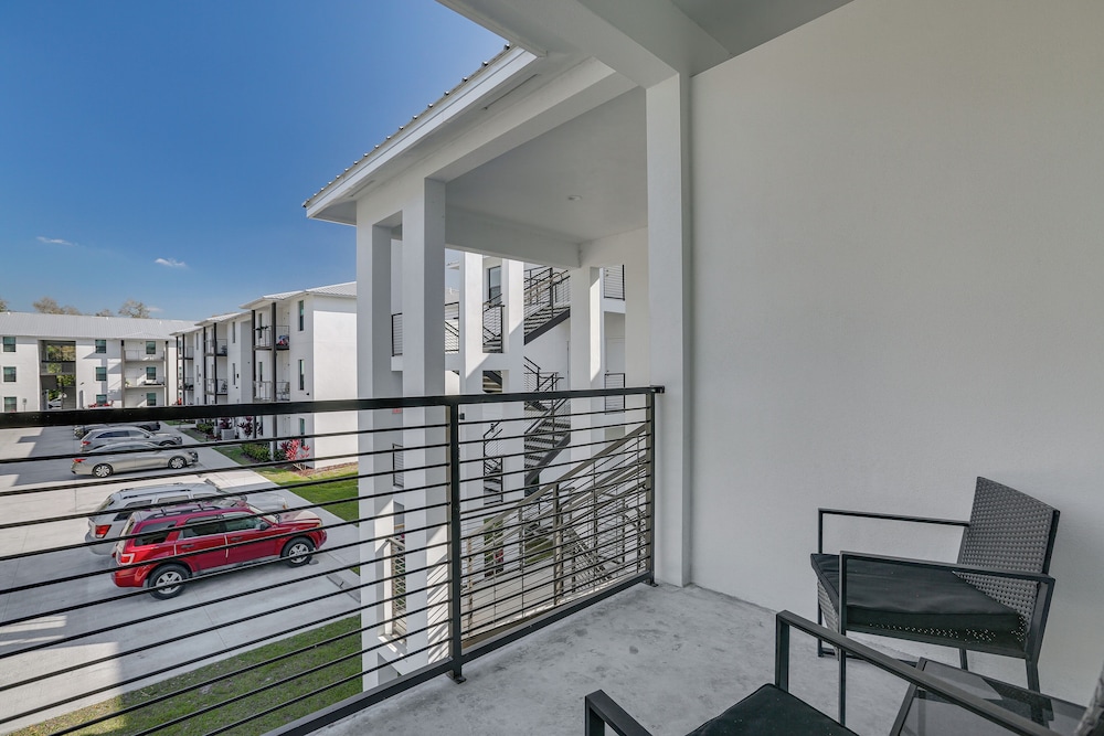 Walkable Downtown Labelle Apt w/ Private Balcony!