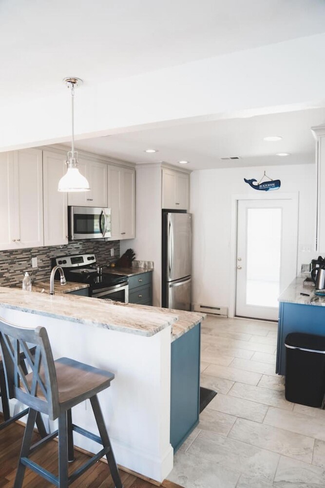 Barclay Sheiling- Beautifully Renovated Home Just Blocks From the Beach view 3