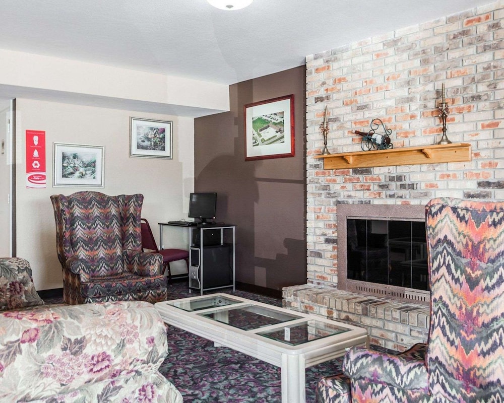 Jefferson City Vacations - Econo Lodge Jefferson City - Property Image 5