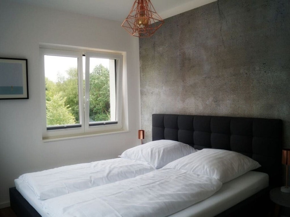 "amalie" in the Villa Eckhart view 5