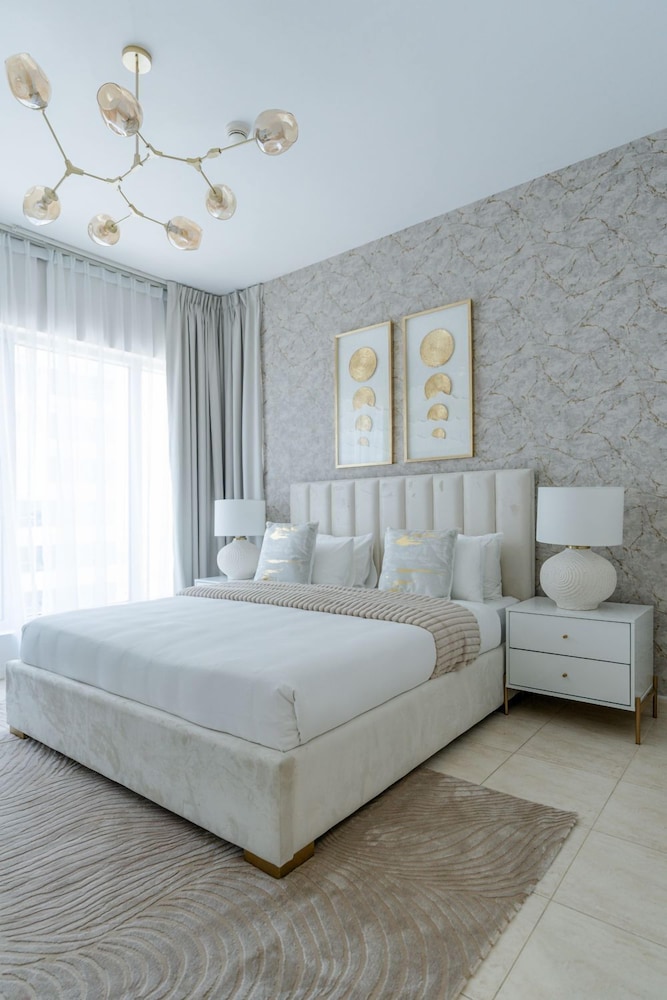 Iconic 2BR in Skycourt Dubailand