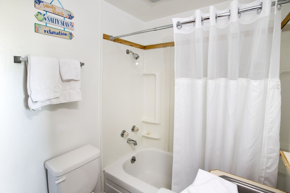 Moolack Shores Inn