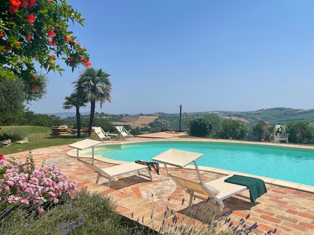 Casa Zefiro 4 by Marche Holiday Villas