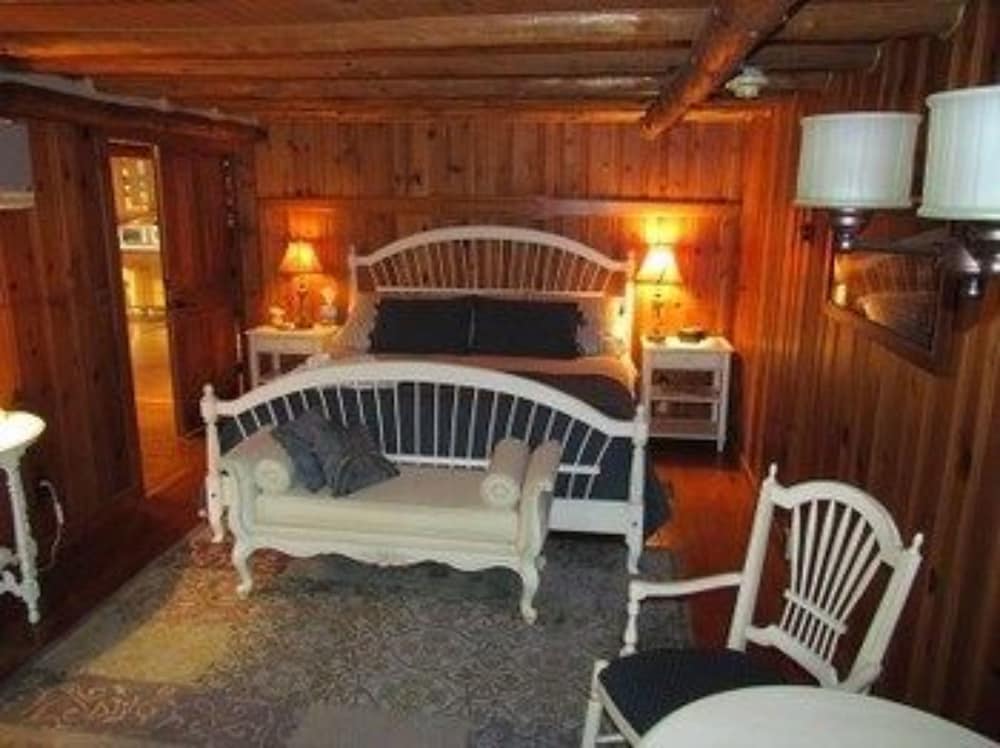 Chalet of Canandaigua view 4