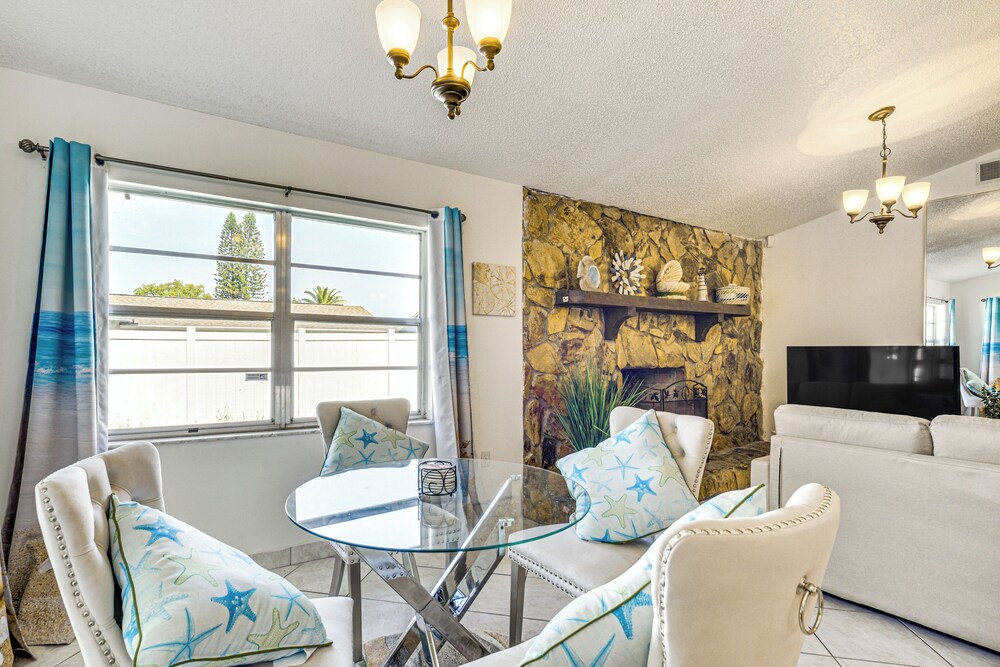 6 Mi to Hudson Beach: Port Richey Home w/ Patio!