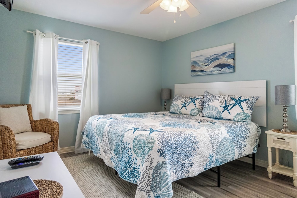 Bikini Bottom by Southern Vacation Rentals