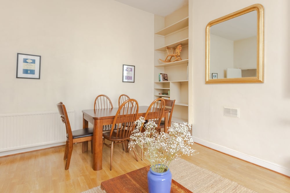 Newly Renovated 3 Bedroom Apartment in North West London