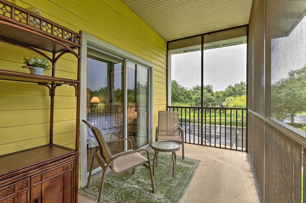 Vibrant Condo w/ Pool Access: 11 Mi to Disney