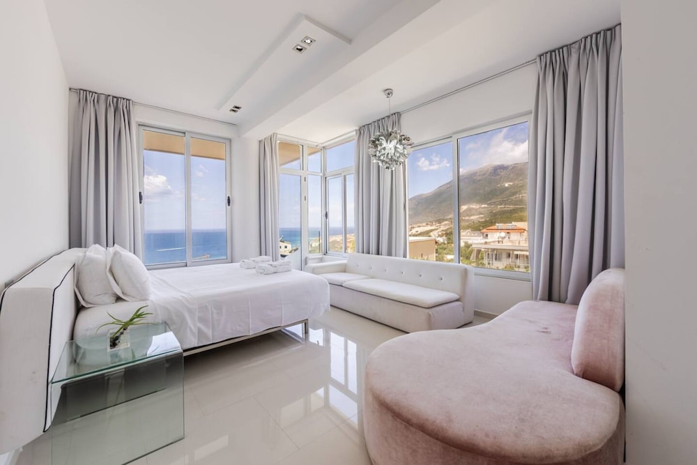 Villa Belle Azure in Gjilek