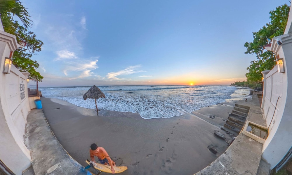2 Casitas for 8 Guests on Beach Front w Pool AC