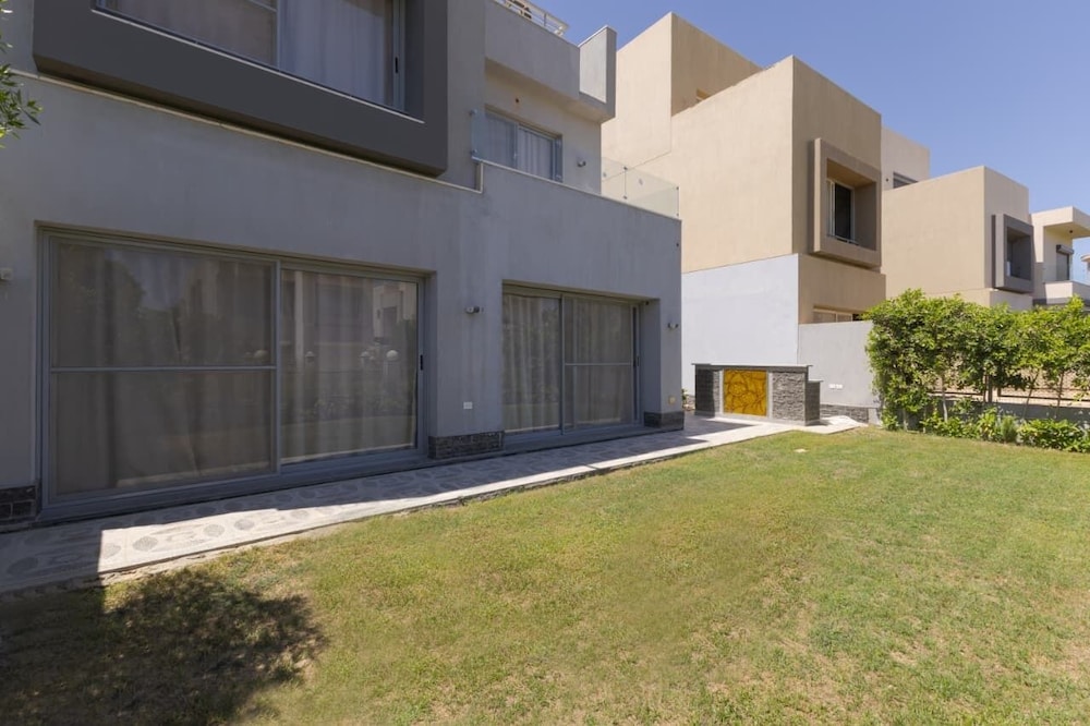 villa with garden in palm hills compound