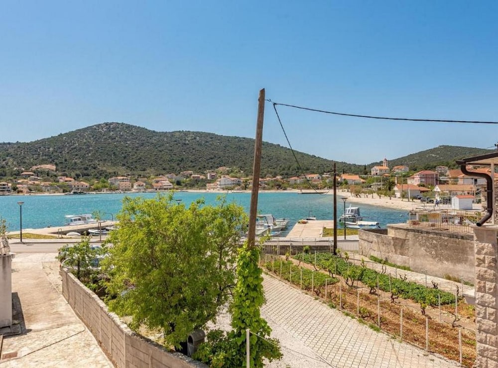 Beachfront Holiday Home With Hot Tub, Terrace, and Sea Views in Vinišće