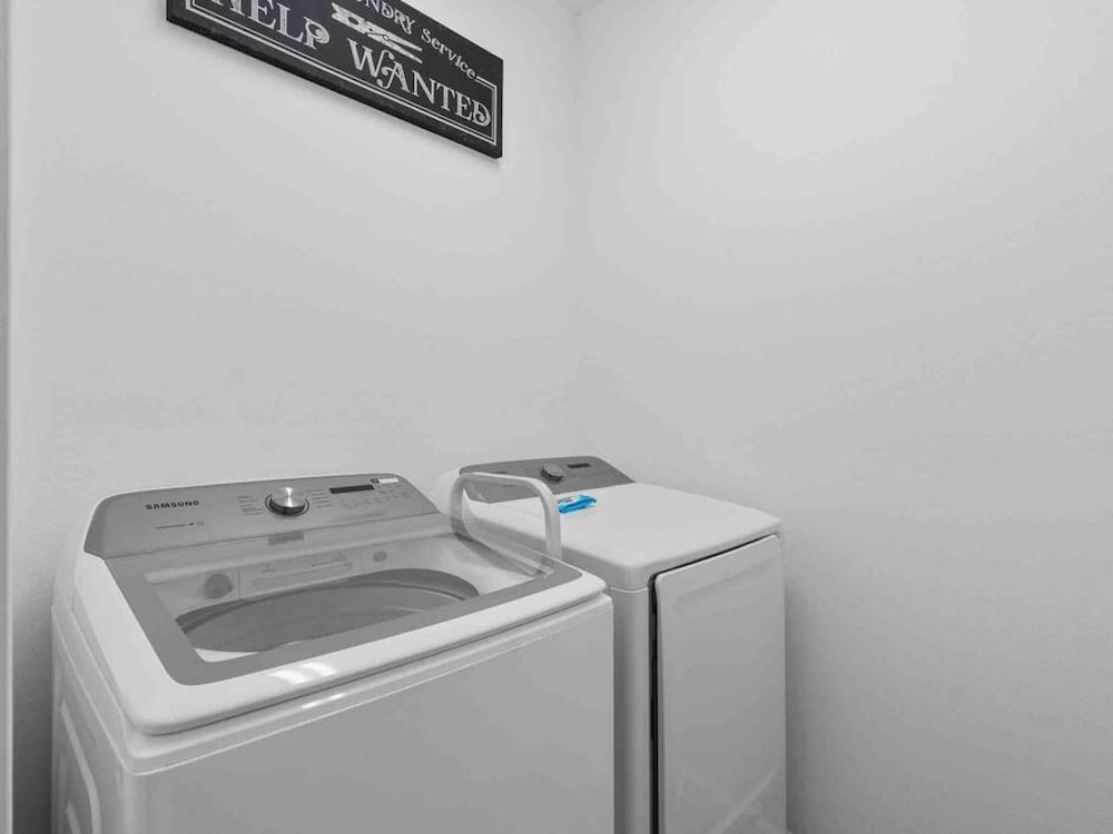 Super Blue- Sleeps 24 w Pool Movie Loft