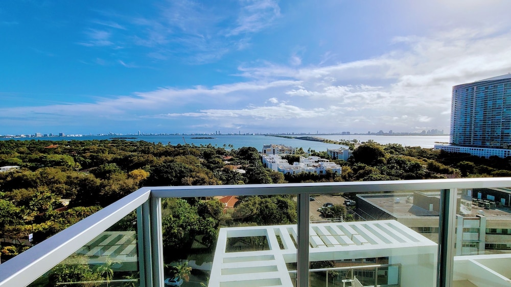 Design District Bay View Cielo Stays