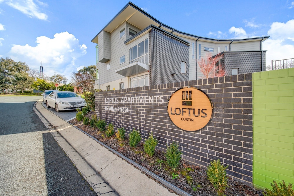 Tranquil Apartment in Green, Well Connected Suburb