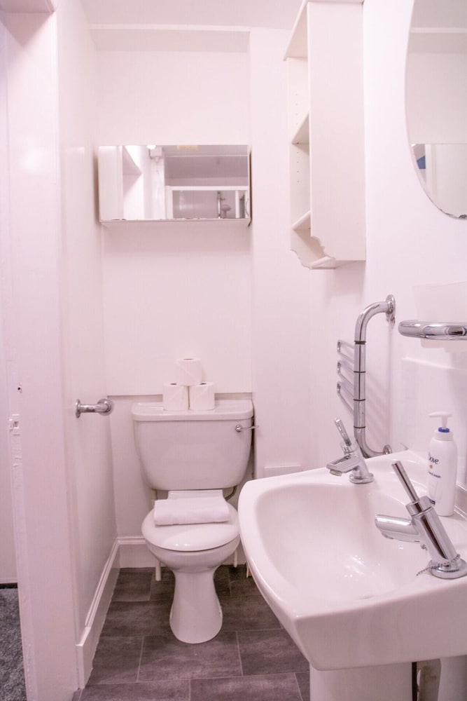 2 Bedroom Property near Old Town & Grassmarket