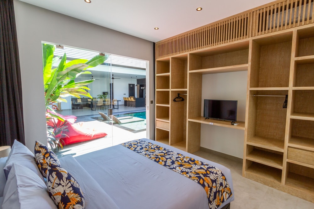 Villa Lys by Alfred in Bali - Charming 3BD Villa w Pool View Near Berawa Beach