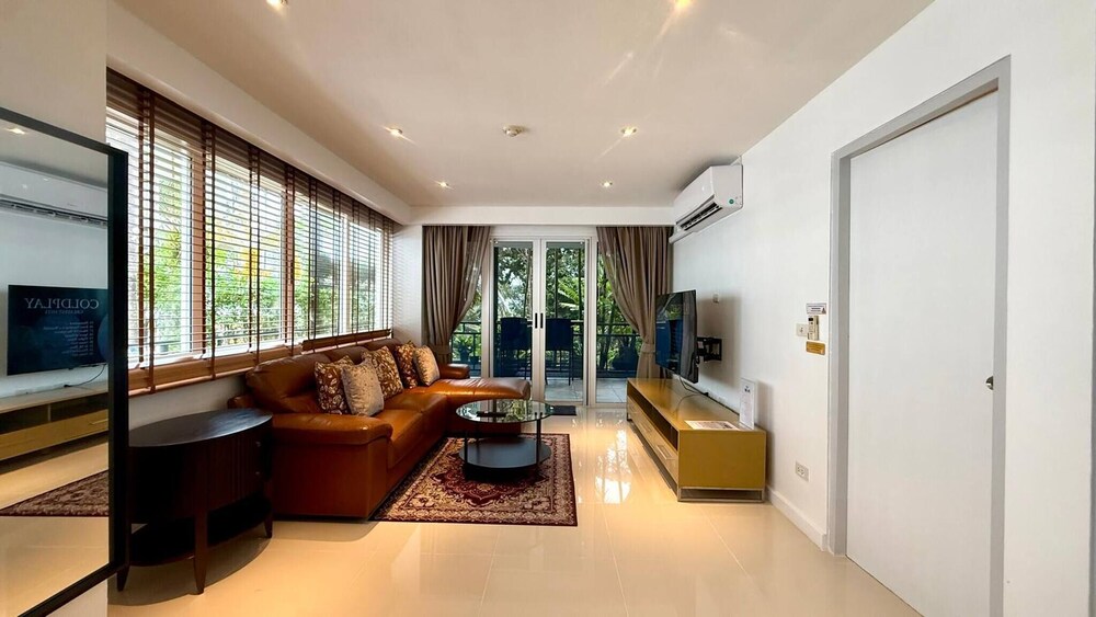 B11 Sunset Plaza Partial Seaview 1 Bedroom 1 Bathroom With Large Jaguzzi
