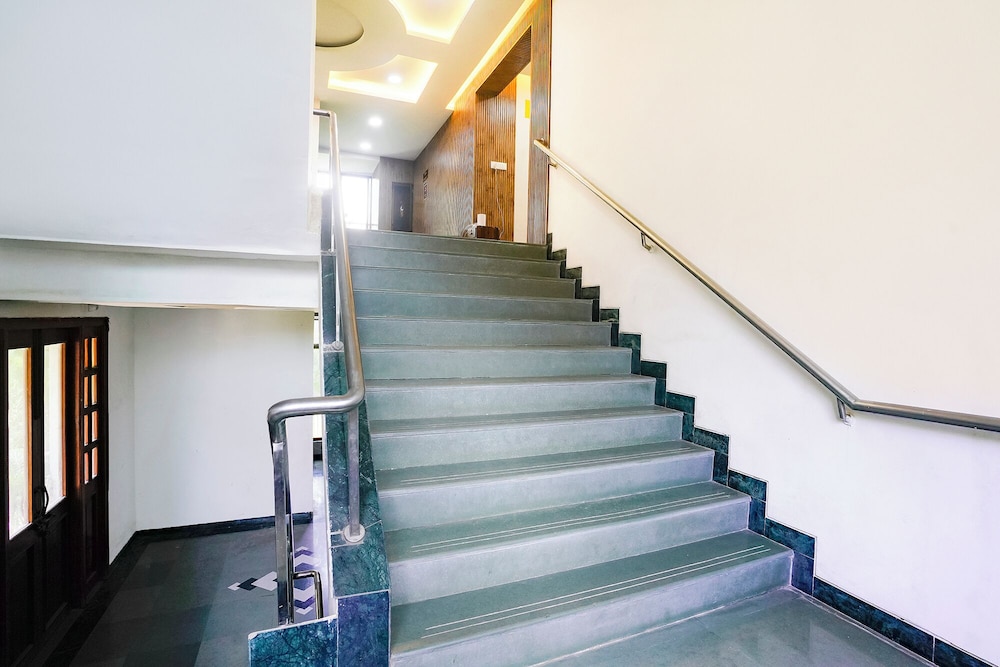 Fabhotel Sheen Residences