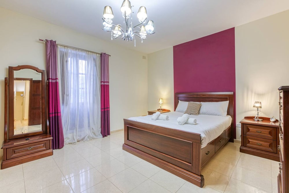 St James the Traditional 4-bed Townhouse Terrace