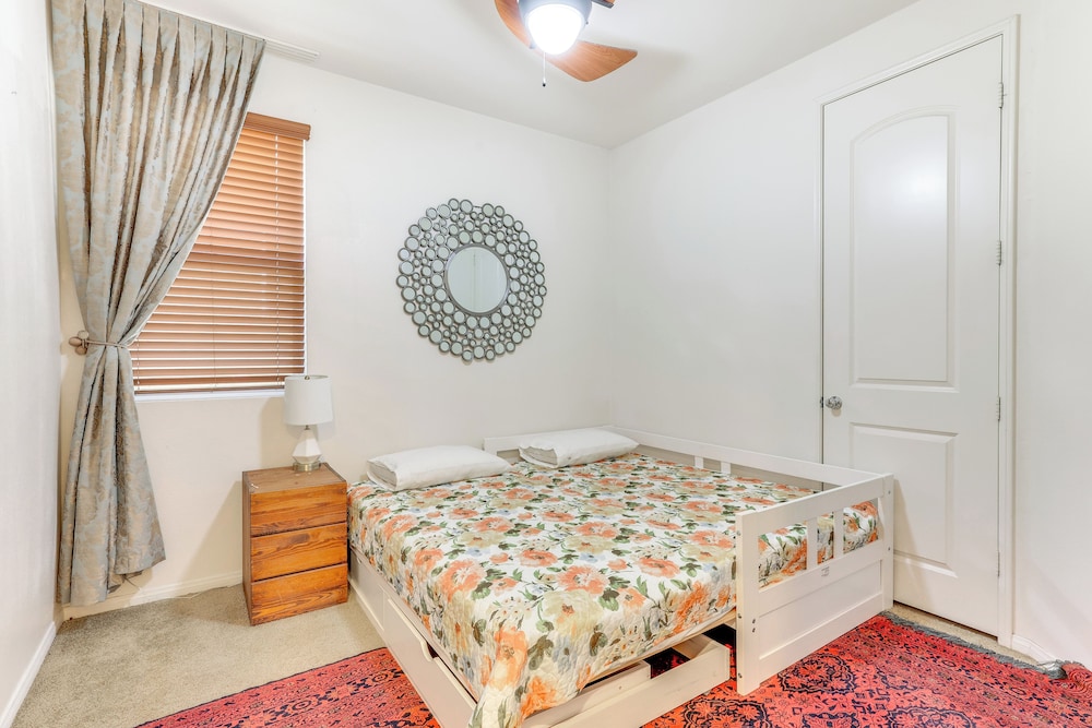 14 Mi to Old Town Temecula: Luxe Fallbrook Home!