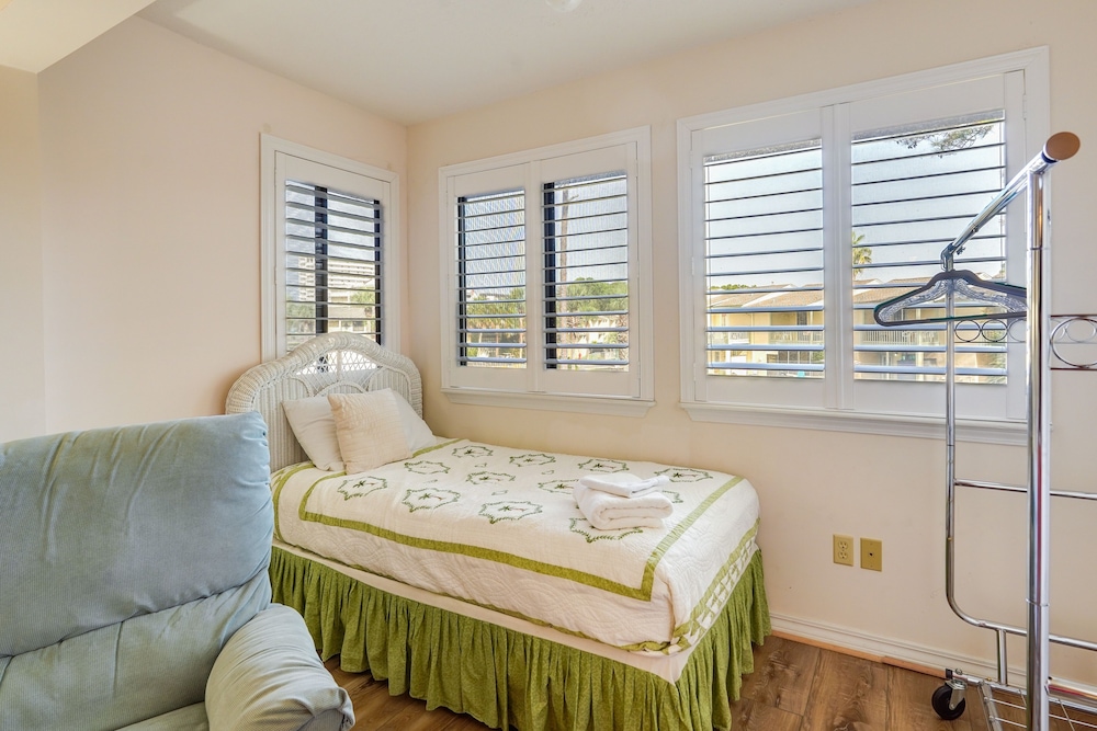 PCB Townhome w/ Resort Amenities - Walk to Ocean!