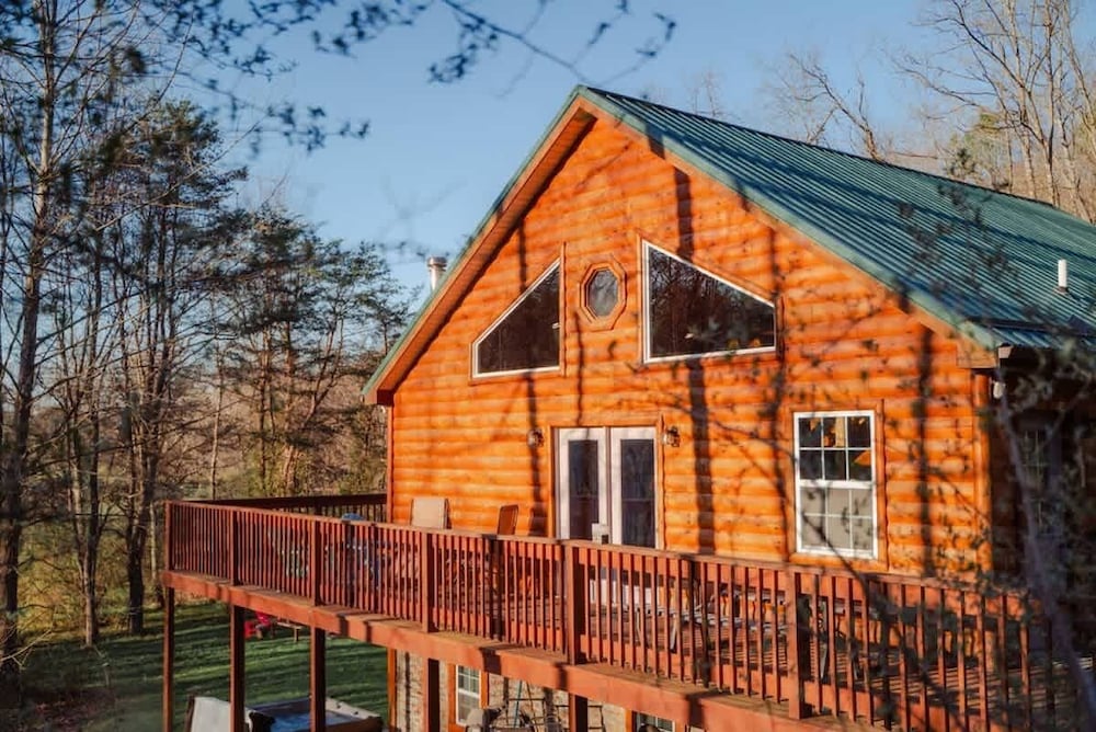 Cozy Cabin With Hot Tub - Near all in Hocking Hills