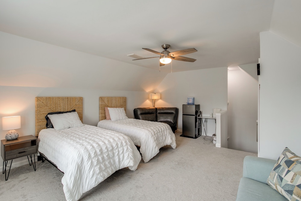 4 Mi to Lake Murray: Pet-friendly Home w/ Pool!