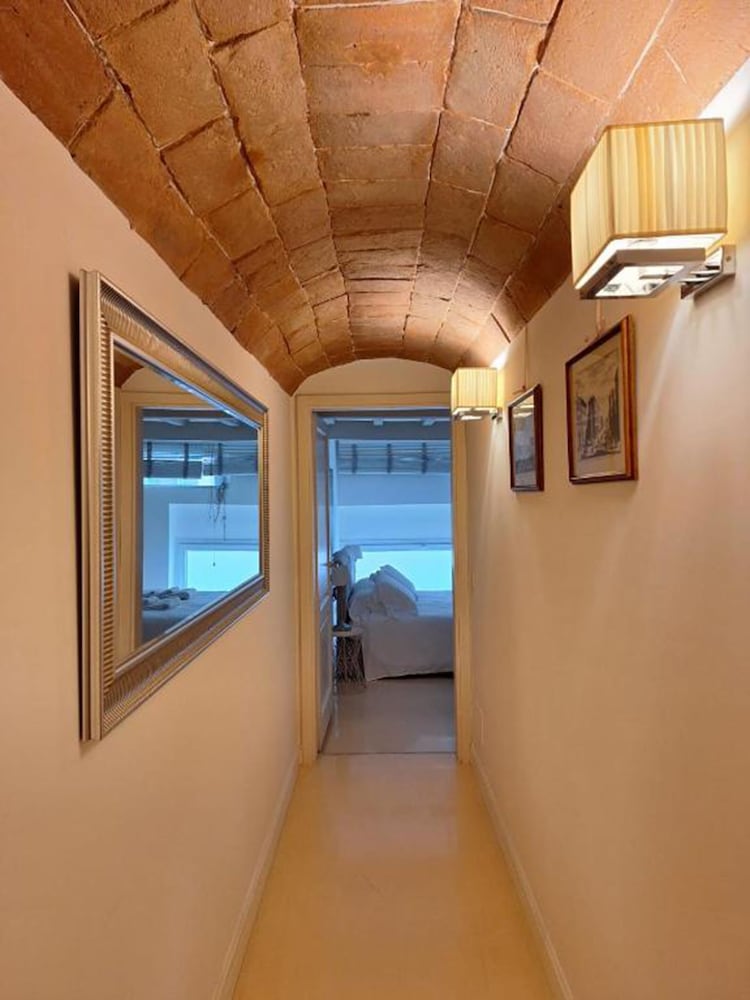 Cozy & Charming Florentine Hideaway